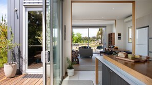 Interior - Kirkwood - Pet Friendly - Mid Century - Walking distance to Clunes! (Clunes)