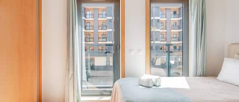 2 bedrooms, soundproofing, iron/ironing board, Internet