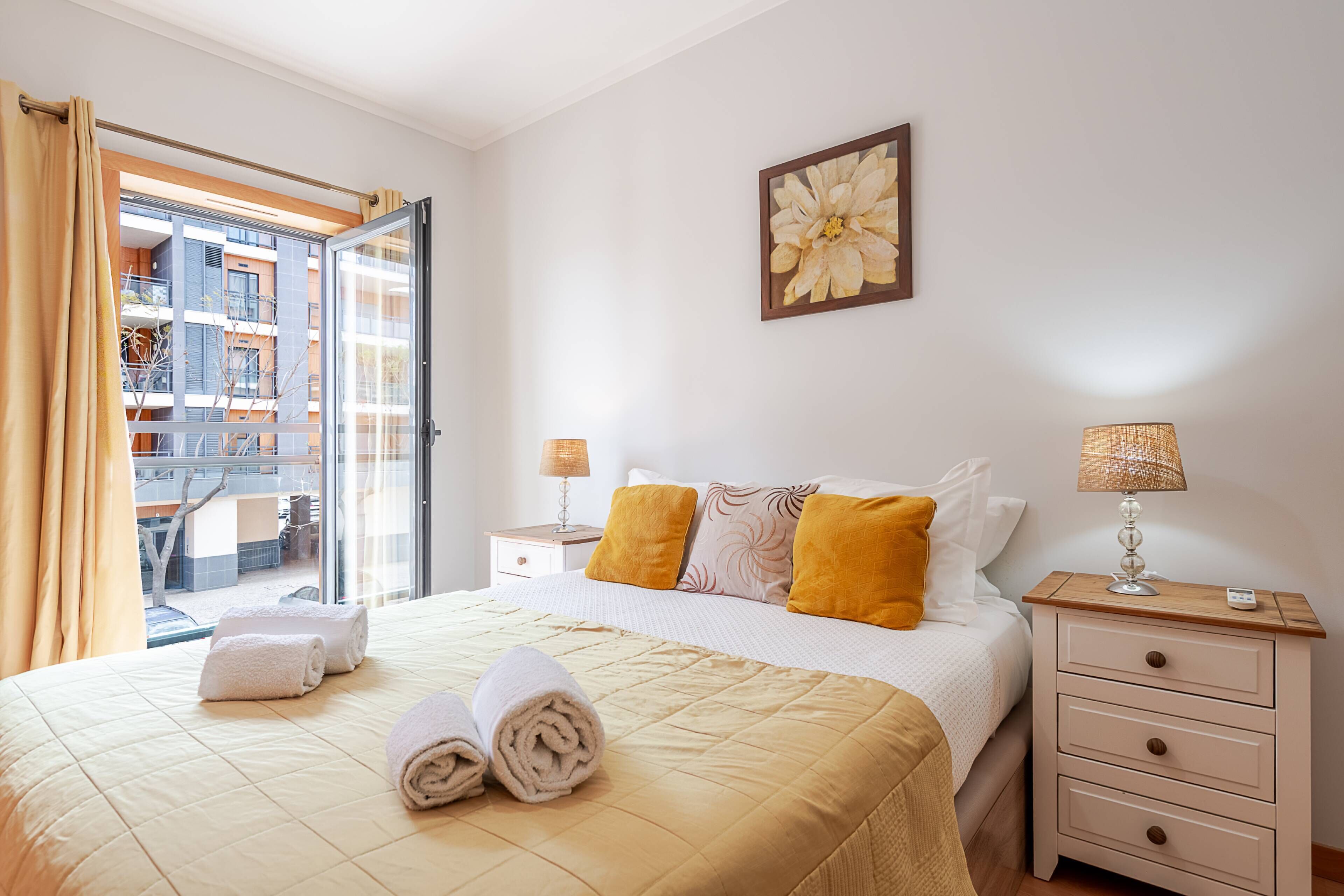 2 Schlafzimmer, schallisolierte Zimmer, Bügeleisen/Bügelbrett