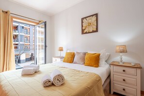 2 bedrooms, soundproofing, iron/ironing board, internet