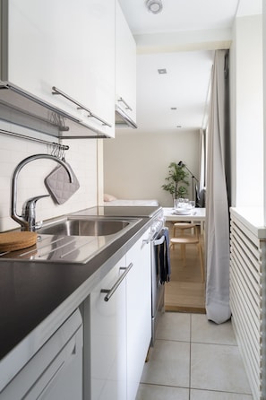 Monolocale City | Cucina privata | Frigorifero