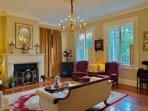 Emily Suite | Interior - The Beaumont House (Natchez)