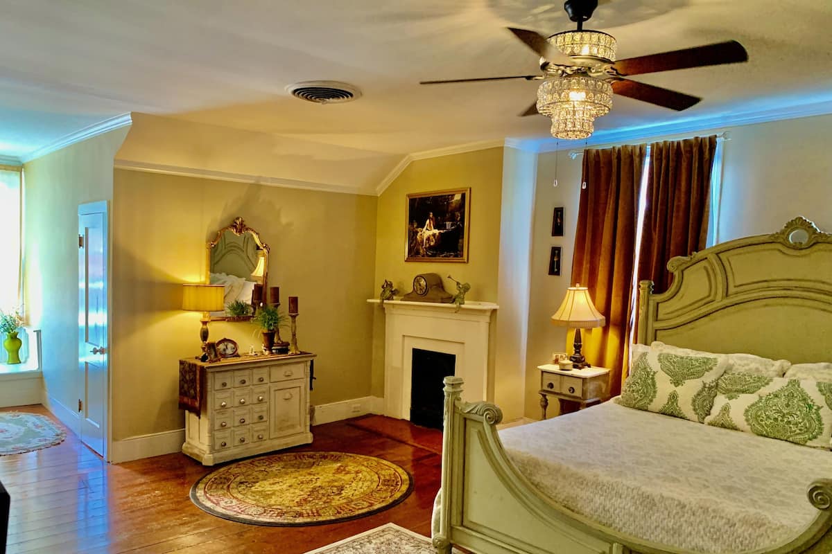 Laura Suite | Egyptian cotton sheets, premium bedding, pillowtop beds