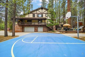 House, Multiple Bedrooms | Sport court - Summit Lodge 2 7 Bedroom Home by RedAwning (Big Bear Lake)