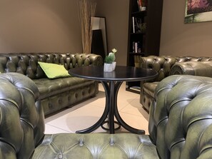 Lunch and dinner served