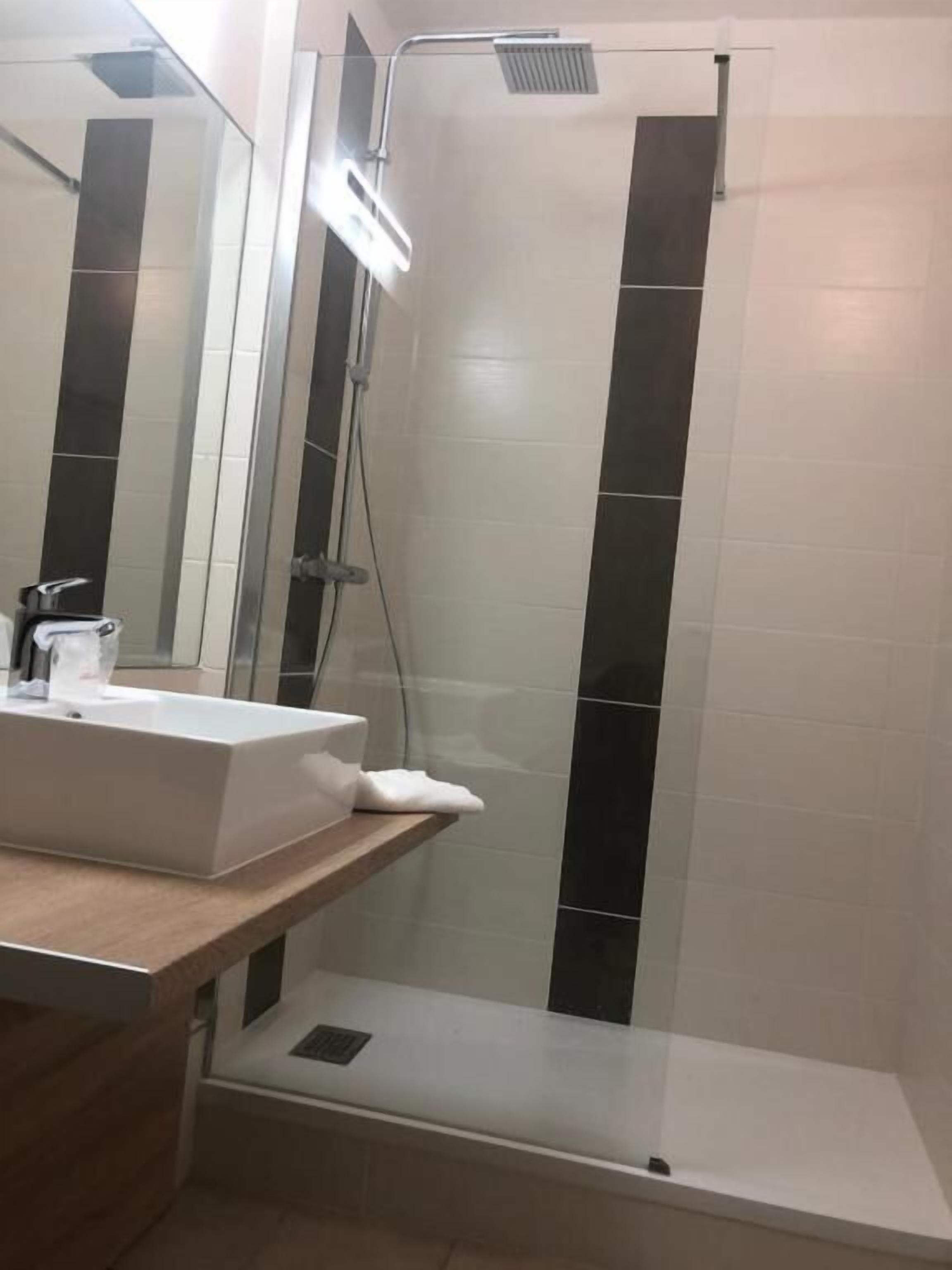 Foto - Contact Hôtel des États-Unis