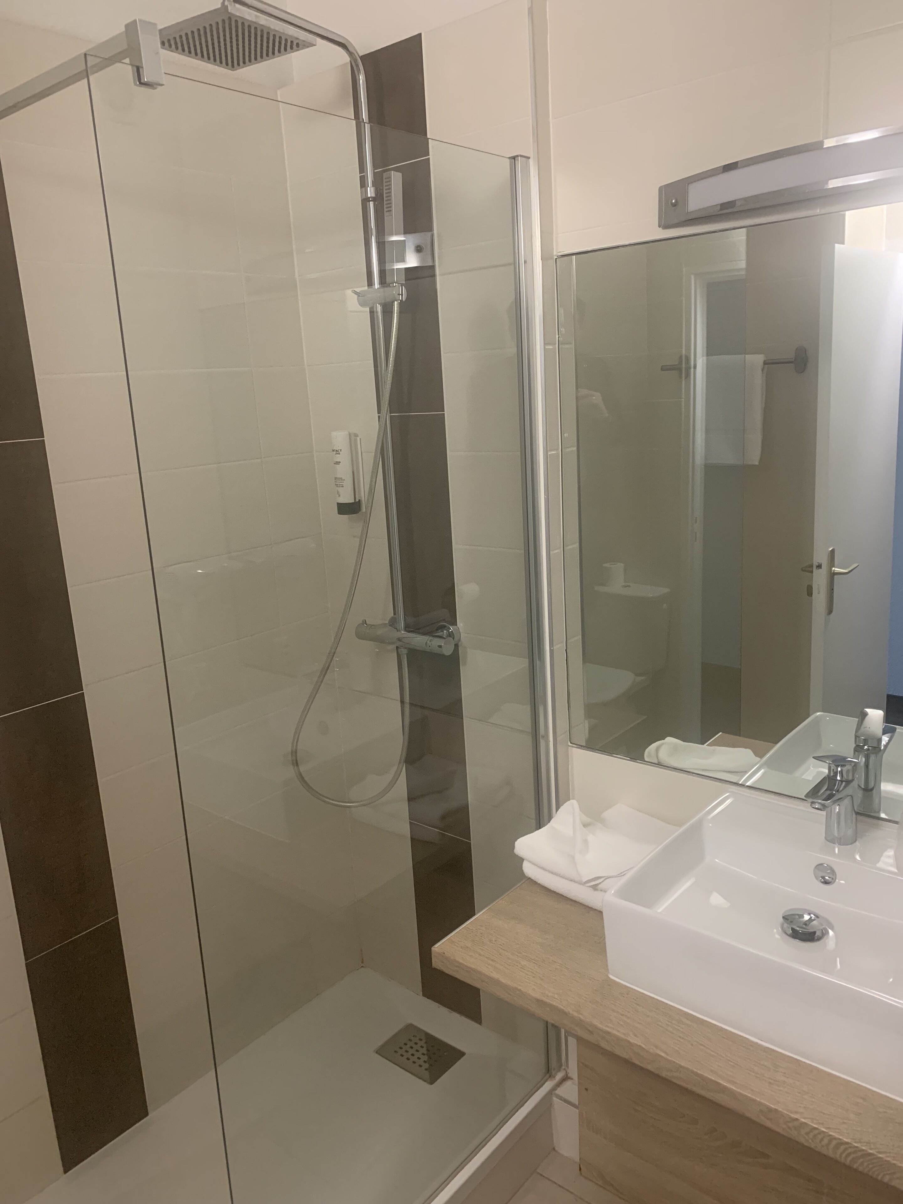 Foto - Contact Hôtel des États-Unis