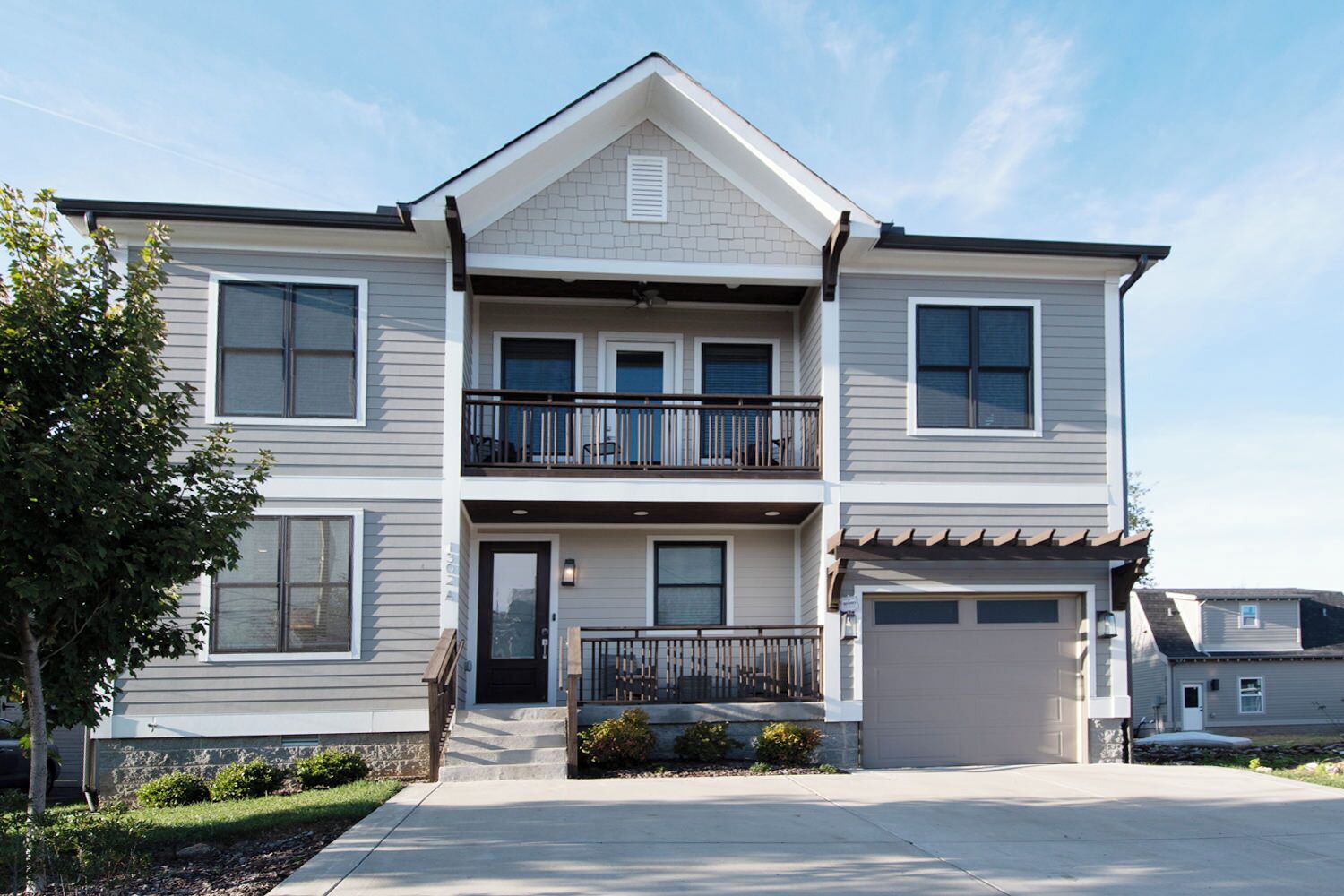 Dual Nashville | 1 mile from DT Nash & Farmers Market