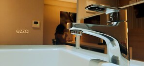 Shower - Ezza in Bugan Paiva (PE)