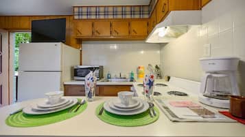 Ofen, Herdplatte, Kochgeschirr/Geschirr/Besteck