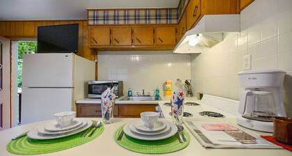 Cherokee Rose, Sleeps 4 guest w/ fully stocked kitchen, & Fishing Pond!