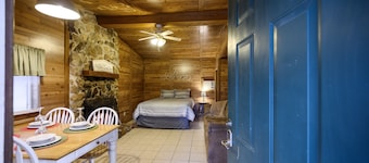 Dogwood Den 2 Room Cabin Sleeps 8, with stocked fishing pond!