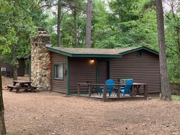Outdoor dining - Dogwood Den 2 Room Cabin Sleeps 8, with stocked fishing pond! (Broken Bow)
