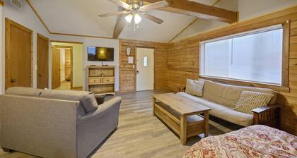 Muscadine Manor | Sleeps 8 | Porch Swing, Fire Pit & Near Beavers Bend