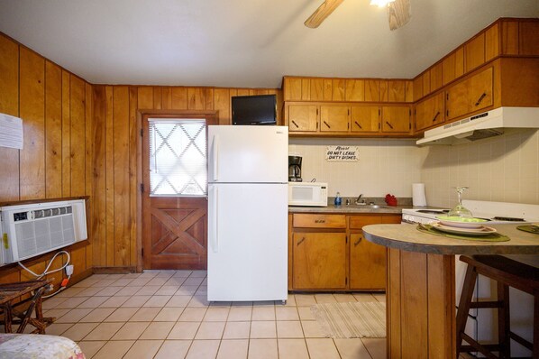 烤箱、炉灶、烤面包机、厨具/餐具