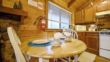 Kogeplade, køkkentøj/tallerkener/redskaber