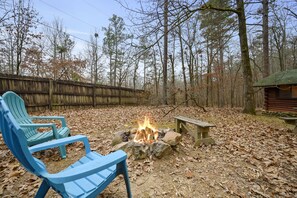 Property grounds - Sugarberry Shack | Honeymoon Cabin | Fireplace & Near Beavers Bend (Broken Bow)