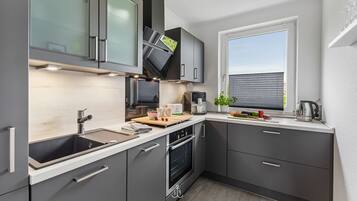 KĂŒhlschrank, Ofen, Herdplatte, GeschirrspĂŒler