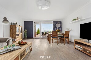 Fernseher, Tischtennisplatte