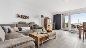 Fernseher, Tischtennisplatte