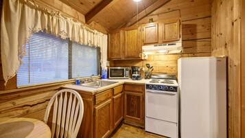 Stovetop, cookware/dishes/utensils