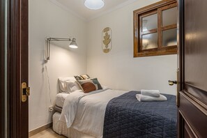 2 slaapkamers, een strijkplank/strijkijzer, gratis wifi, beddengoed