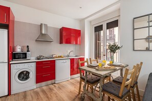 Fridge, microwave, dishwasher, coffee/tea maker
