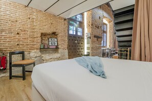 3 camere, ferro/asse da stiro, Wi-Fi gratuito
