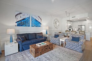 智能电视、书、立体声音响