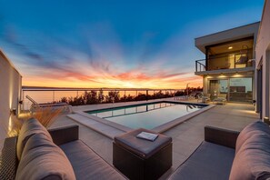 Lämmitetty uima-allas