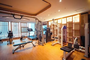 A gym with exercise equipment, treadmills, and weight machines. - Henglong International Hotel (Karamay)