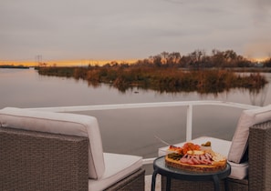 المنطقة المحيطة بالمنشأة