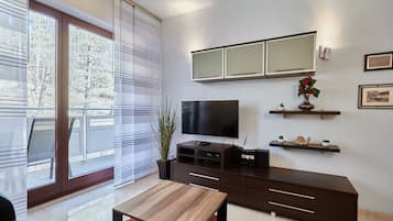 Traditional Apartment | 1 bedroom, iron/ironing board, free WiFi, bed sheets