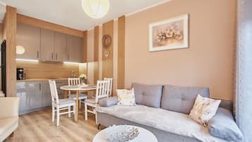 Classic-Apartment, 1 Schlafzimmer | Bügeleisen/Bügelbrett, kostenloses WLAN, Bettwäsche