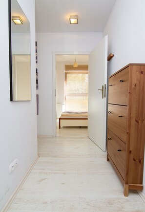 Traditional-Apartment | Wohnbereich | 40-Zoll-Flachbildfernseher mit Digitalempfang, Fernseher