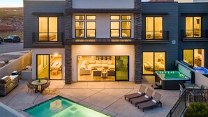 A modern two-story house with a swimming pool, outdoor seating, and a hot tub. - Ace on the 8th: 2 Private Pools, Sleeps 58! (Washington)