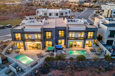 Ace on the 8th: 2 Private Pools, Sleeps 58!