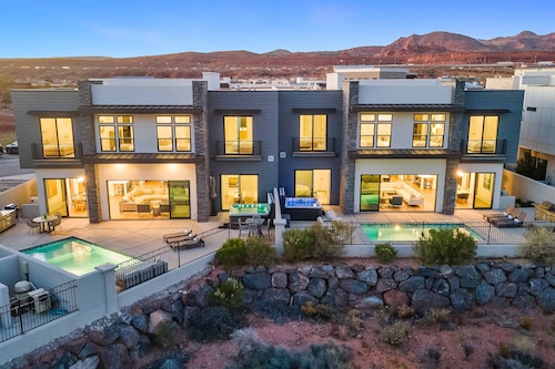 Ace on the 8th: 2 Private Pools, Sleeps 58!