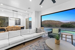 TV, video games, table football - Ace on the 8th: 2 Private Pools, Sleeps 58! (Washington)