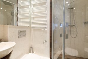 Shower, hair dryer, towels, shampoo