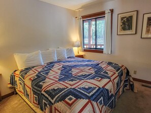 4 bedrooms, WiFi, bed sheets - Goat Wall Retreat - Serene Cabin Getaway (Mazama)
