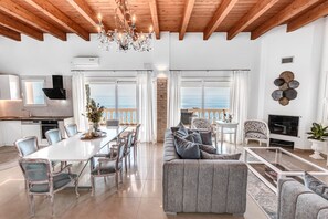 Luxury Villa, Ensuite, Sea View (Luxury Villa Nefeli) | Interior