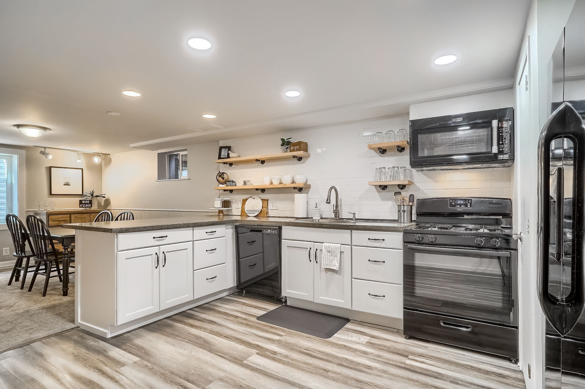 Bright and Renovated 2 BR,2BR 