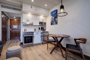 Fridge, oven, stovetop, coffee/tea maker
