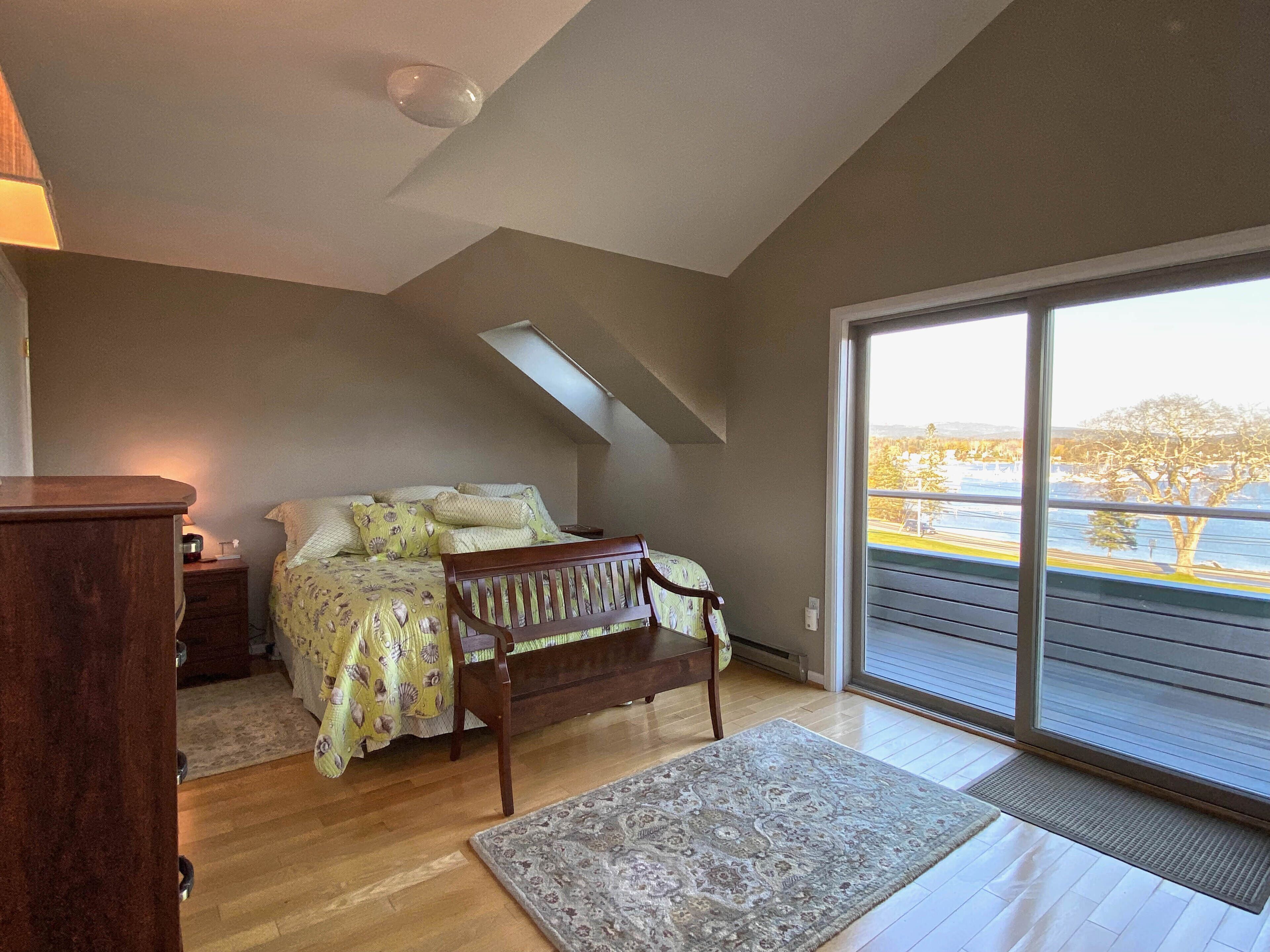 GORGEOUS PREMIER 4 LEVEL END UNIT TOWNHOUSE W HARBOR VIEWS OCEAN ACCESS!!!!