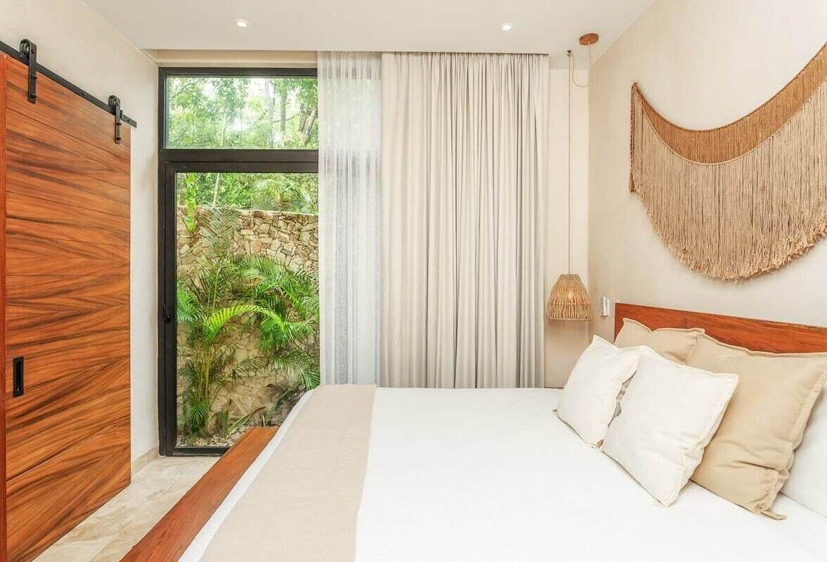 2 bedrooms, laptop workspace, iron/ironing board, free WiFi