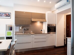 24-Zoll-Flachbildfernseher mit Digitalempfang, Fernseher