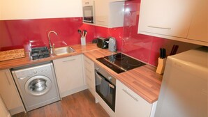 Unclassified image, 2 of 10, button - (189OC-14) 2 Bedroom Flat in Bournemouth Town Centre (Bournemouth)