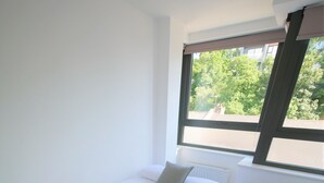 Unclassified image, 4 of 10, button - (189OC-14) 2 Bedroom Flat in Bournemouth Town Centre (Bournemouth)