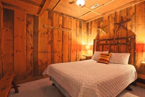6 bedrooms, desk, free WiFi, bed sheets